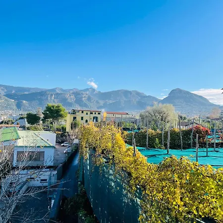 Casa Torre A Con Parcheggio Gratuito 게스트하우스 3*